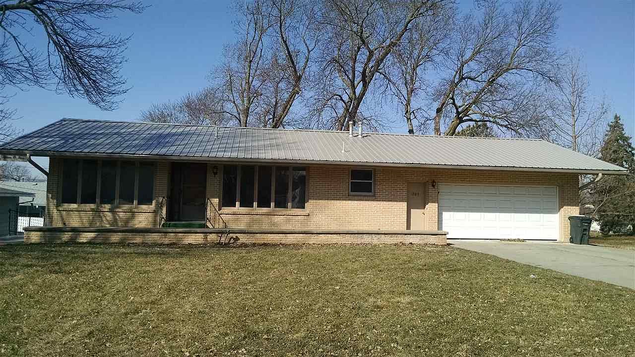 1503 1505 N 10th St Beatrice NE 68310 Zillow