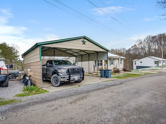 3rd image of 131 Forest Rd