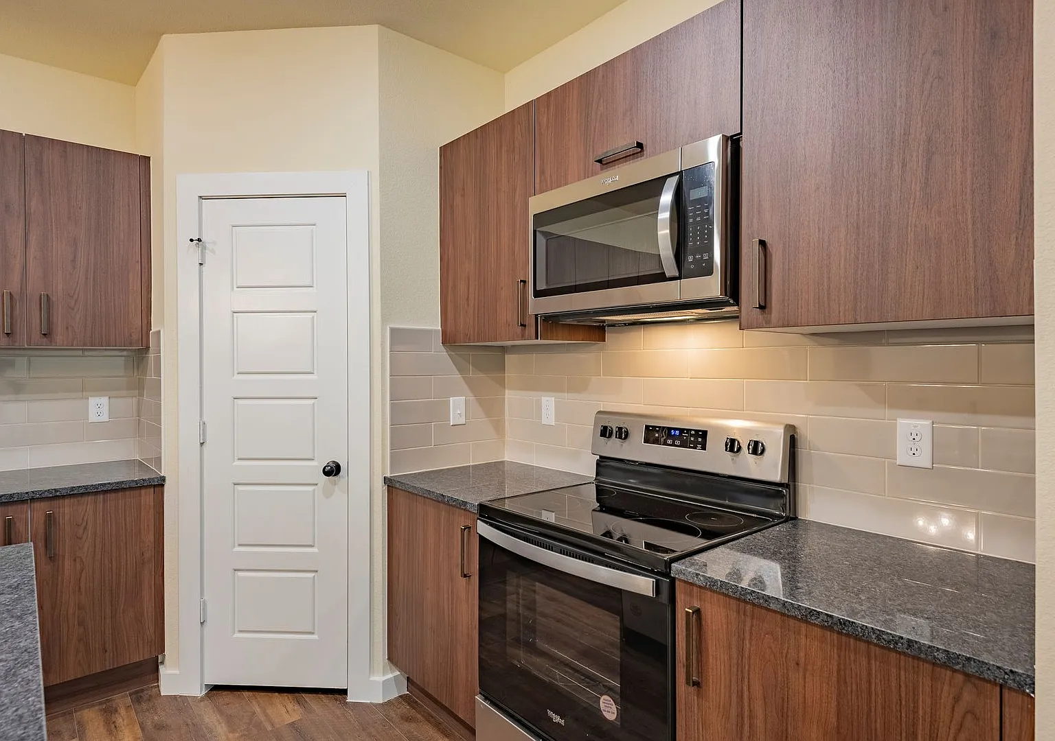 Available Now! Gorgeous 2 Bedroom Four Plex Located In Midlothian Isd! — Photo 2