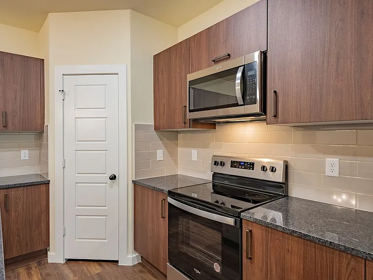 713 Wheatfield Dr — Photo 7