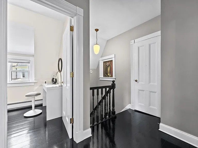 19 Howe Pl — Photo 18