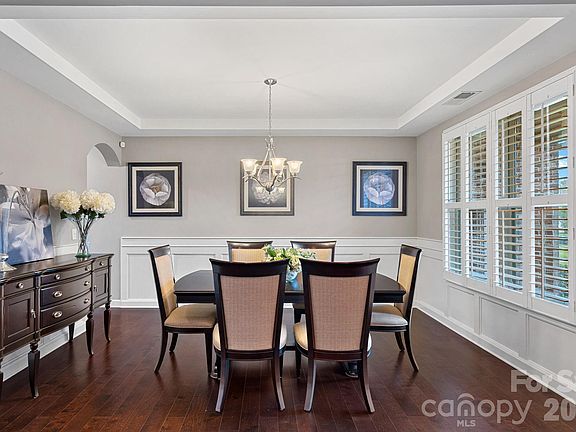 3rd image of 706 Blaise Ct