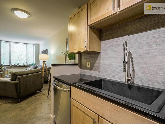 5th image of 600 E 8th St APT 2P