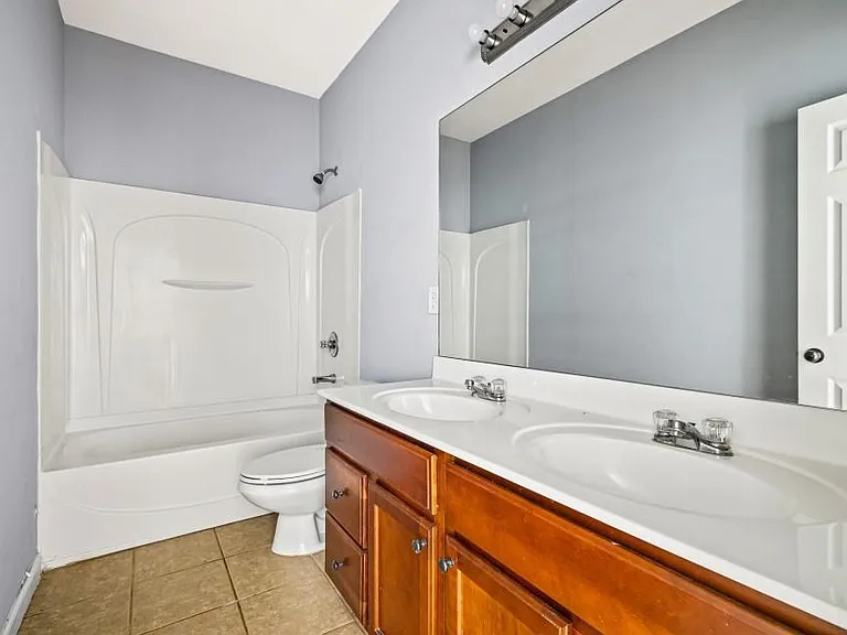 2872 Cross Creek Dr — Photo 3