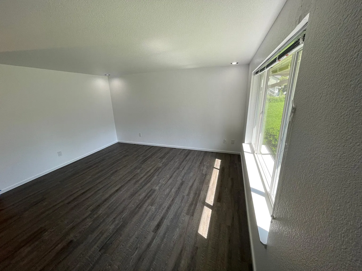 2 bed, 1.5 bath, 926 sqft, $2,500 — Photo 2