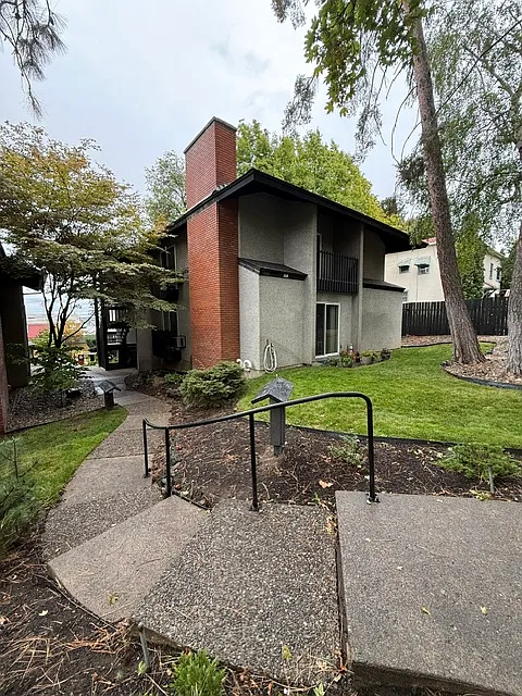 1518 W 7th Ave #8