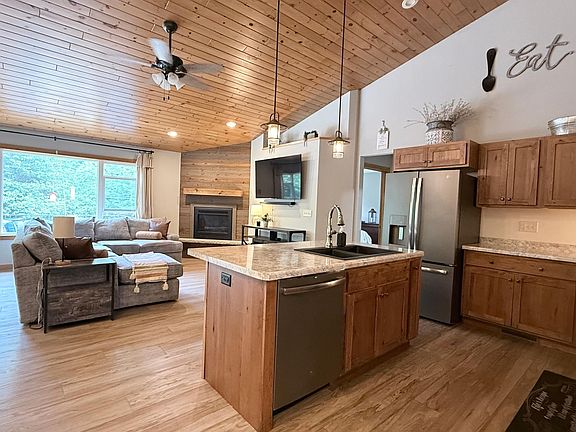 4th image of 7402 Forest Dr