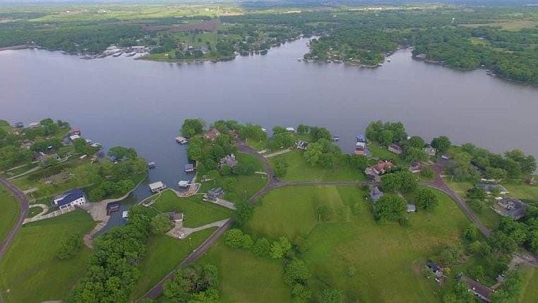 2nd image of Lake Viking Ter