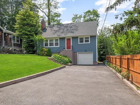 8 Dune Court, Northport, NY 11768