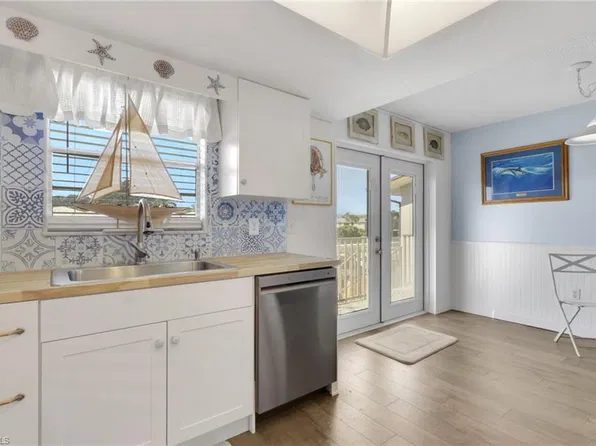 180 Cypress WAY E #C218, NAPLES, FL 34110