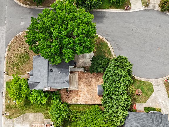 5th image of 4305 Bartholomew Cir