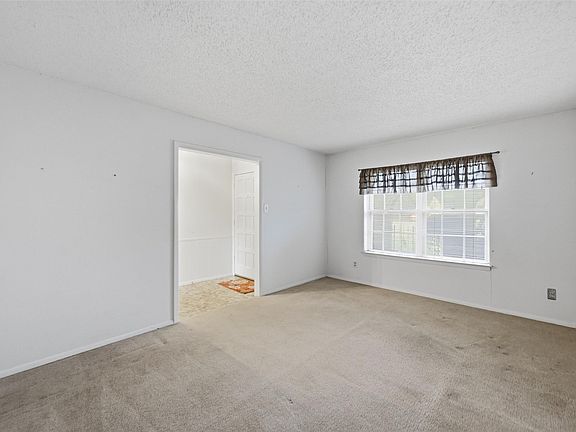 2nd image of 2903 Ashbury Dr