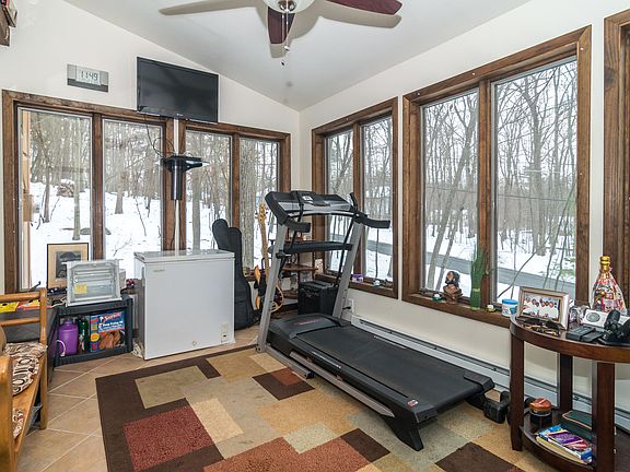 5th image of 3145 Greenbriar Dr