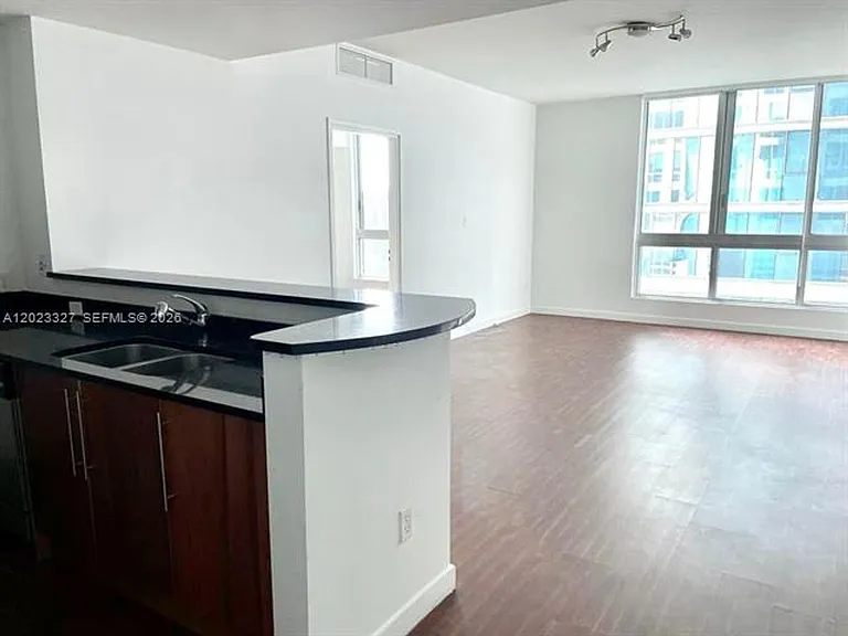 300 S Biscayne Blvd #T-1404 — Photo 12