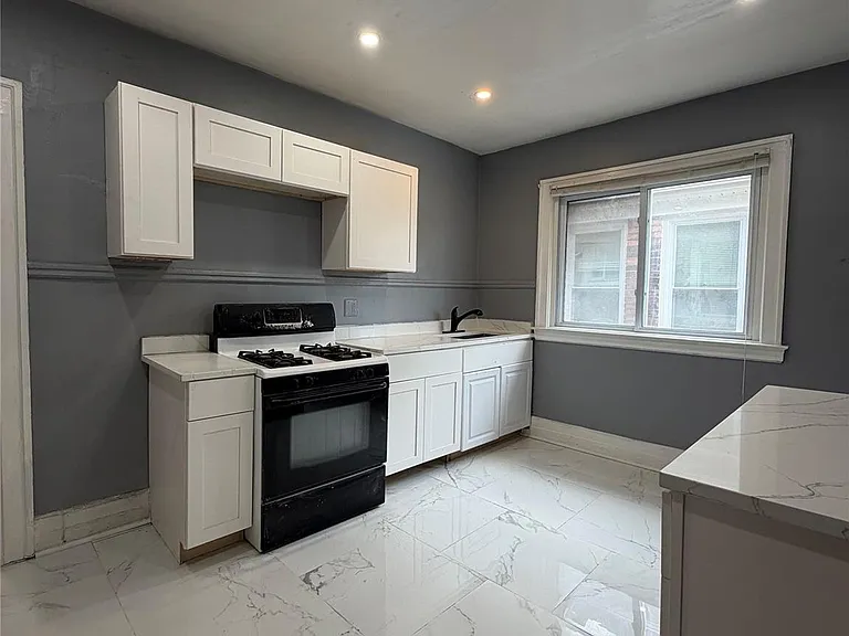 1441 W Euclid St — Photo 15