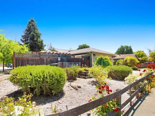 200 Carina Drive, Santa Rosa, CA 95401