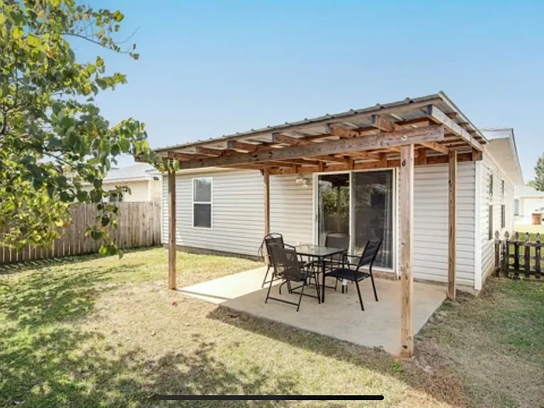 7689 Chablis Cir — Photo 11