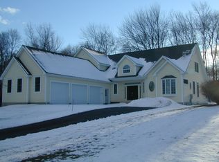 11 Foxglove Ln, Windsor, CT 06095