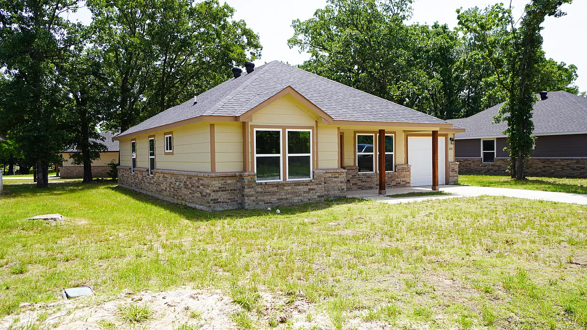 Building Photo - 800 Hemlock Dr