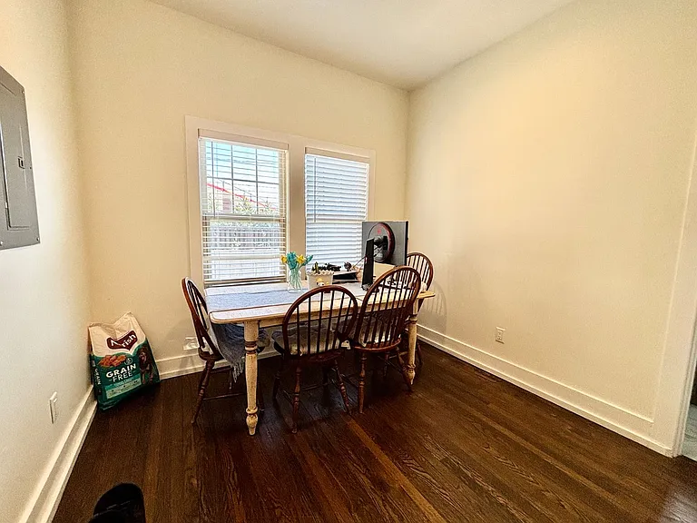 Roanoke Apartments — Photo 10