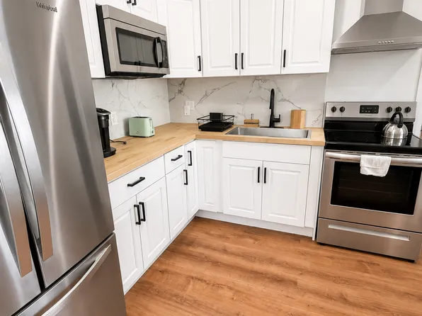 2702 NE 9th Ave, Wilton Manors, FL 33334