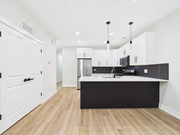 6624 S Champlain Ave #B — Photo 5