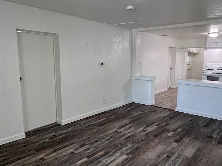 230 W Pinedale Ave — Photo 7
