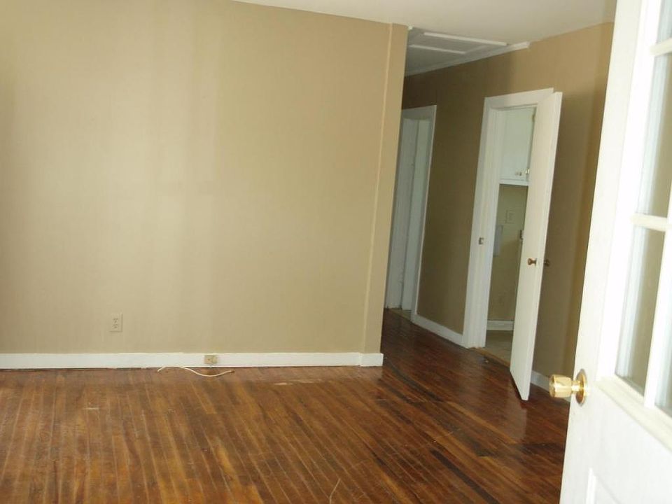 2nd image of 102 Montague Dr