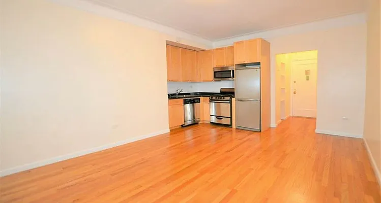 Rented by Manhattan Realty Group | media 11