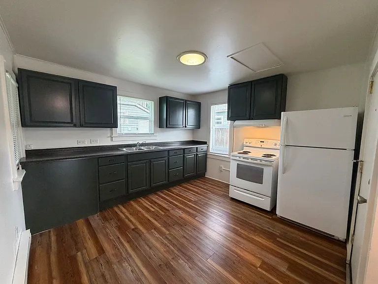 2519 Baker- 5 Unit — Photo 4