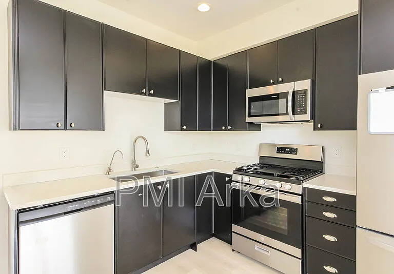 909 28th Ave S #C — Photo 4
