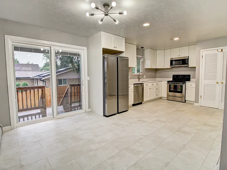 12020 W 63rd Pl — Photo 6