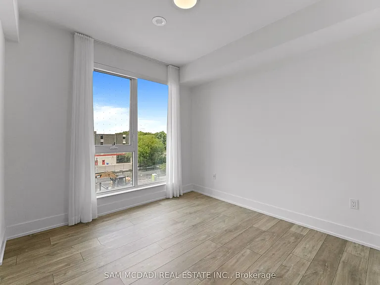 858 Dupont St #304 — Photo 27