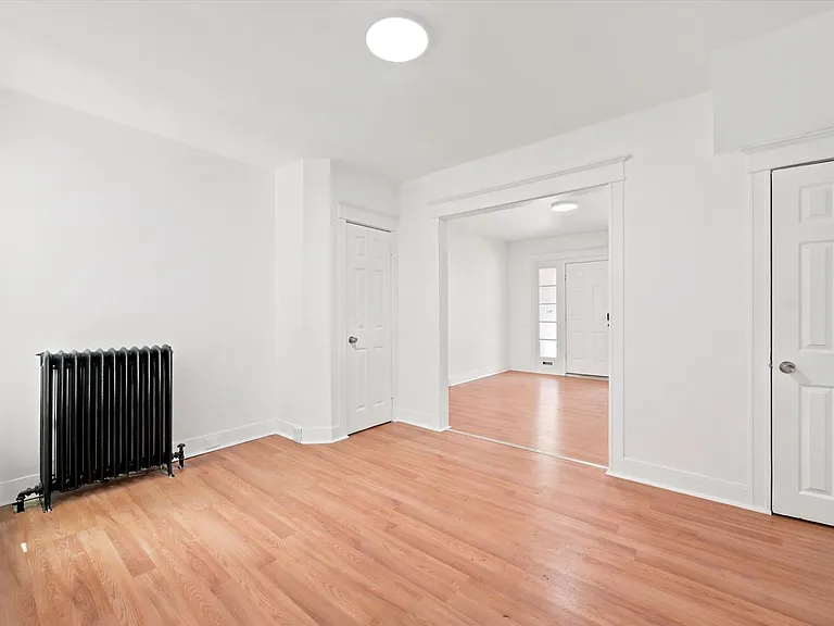 484 E Penn St — Photo 11