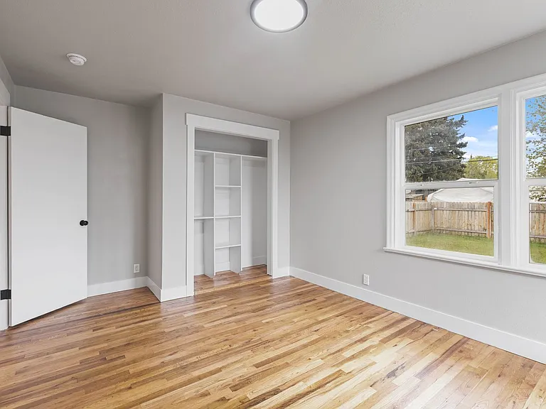 B345AG — Photo 29