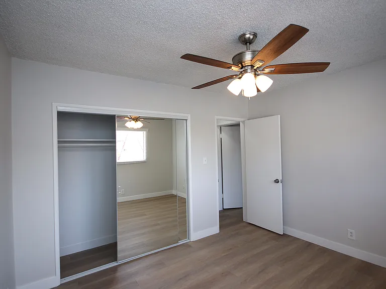 2505 W Grand Ave #F — Photo 19