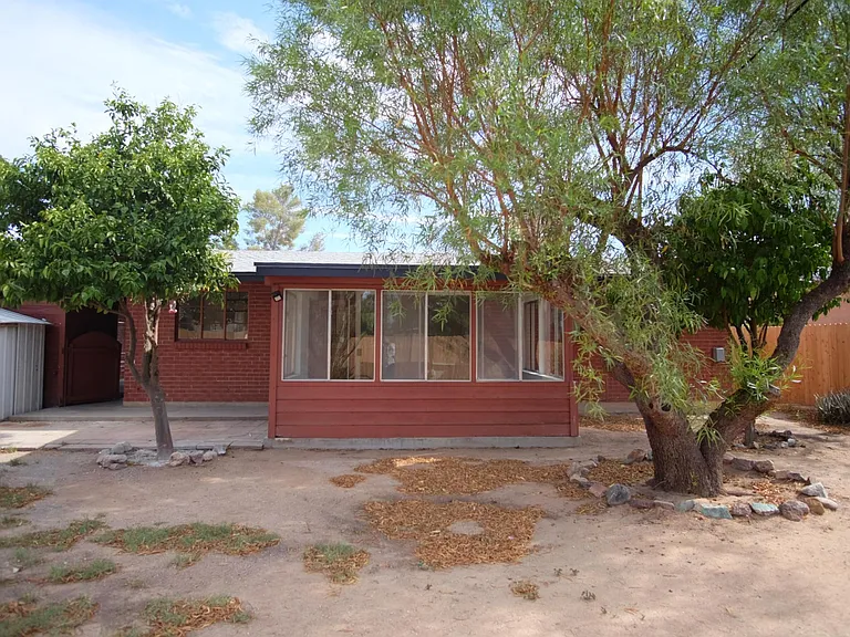721 E Joan Pl — Photo 25