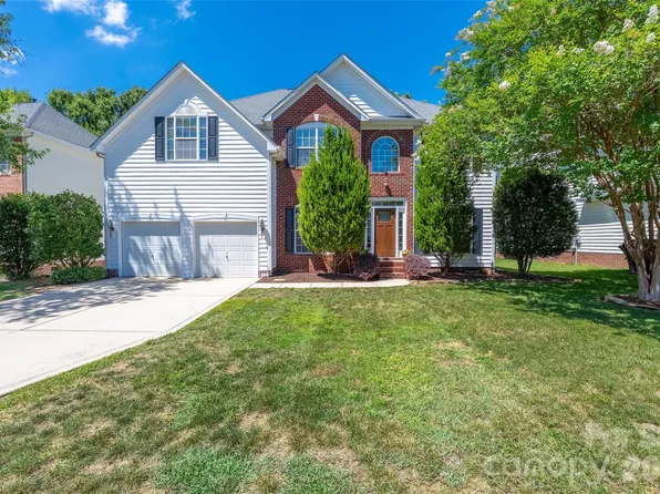 211 Alnwick Ln, Waxhaw, NC 28173