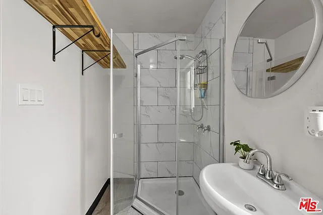 3611 Whiteside St #B — Photo 9