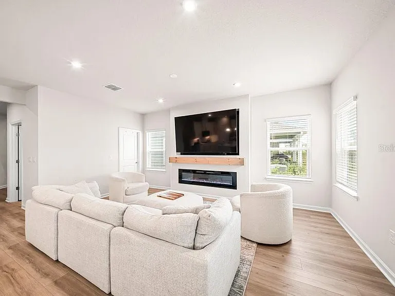 181 Tower Ct — Photo 12