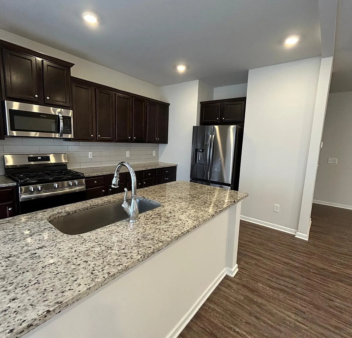 4 bed, 2.5 bath, 2100 sqft, $2,095 — Photo 4