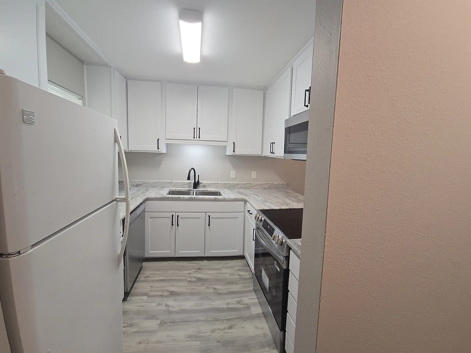 2 bed, 950 sqft, $1,500 — Photo 2