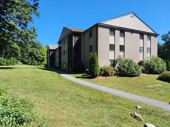 10 Village Ln APT 16, Tyngsboro, MA 01879