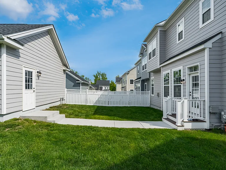 155 Lotus Ln — Photo 8