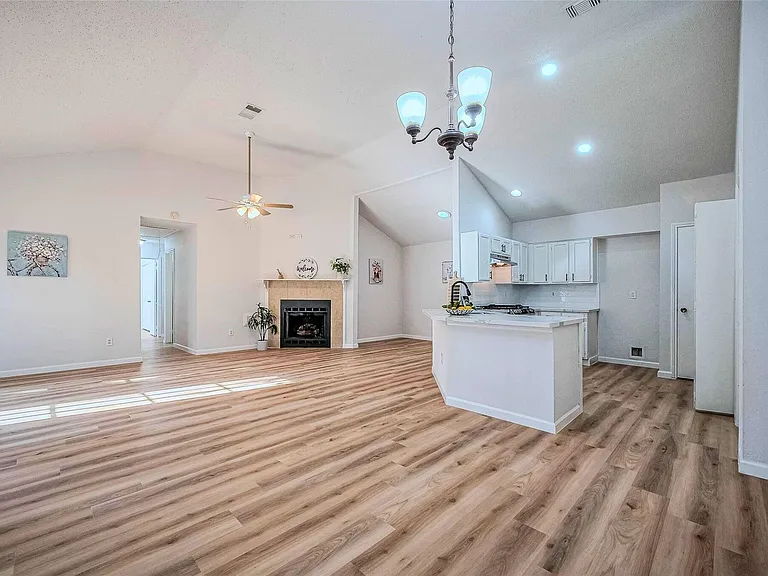 18211 Dinner Creek Dr — Photo 3