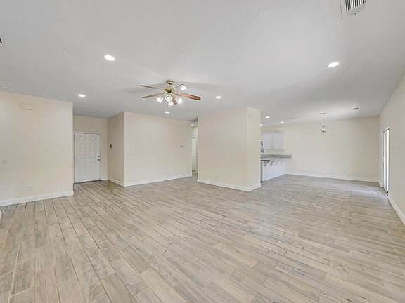 5th image of 233 E Riverbend Court