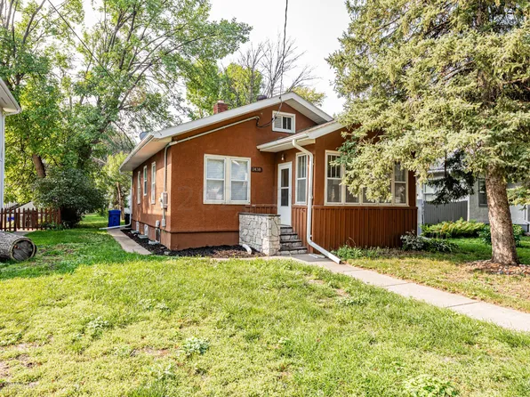1438 9th Ave S, Fargo, ND 58103