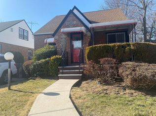 11810 230th St, Cambria Heights, NY 11411