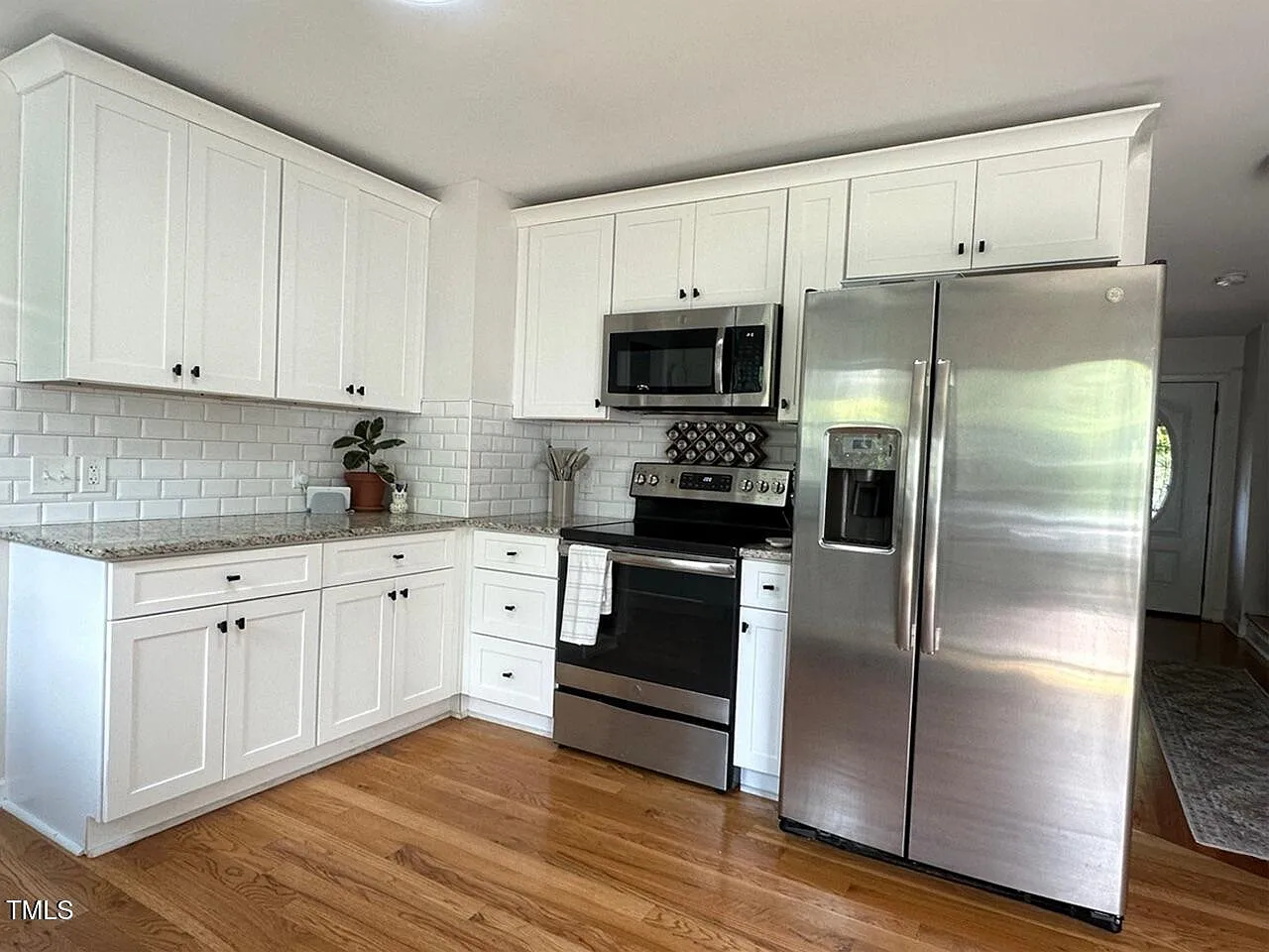 3 bed, 2.5 bath, 1640 sqft, $2,000 — Photo 4
