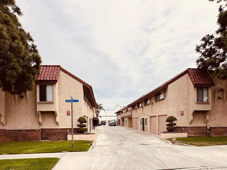 Palin Cir — Photo 2